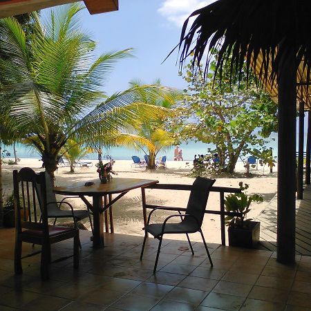 Whistling Bird Hotel Negril Exterior photo