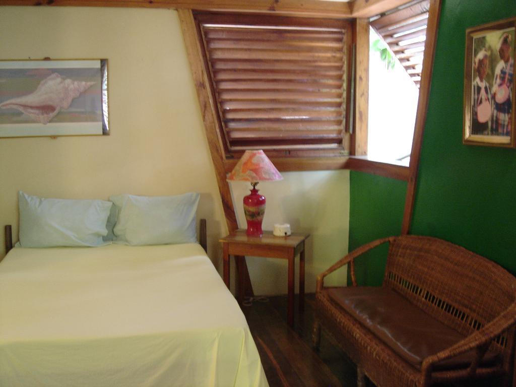 Whistling Bird Hotel Negril Exterior photo