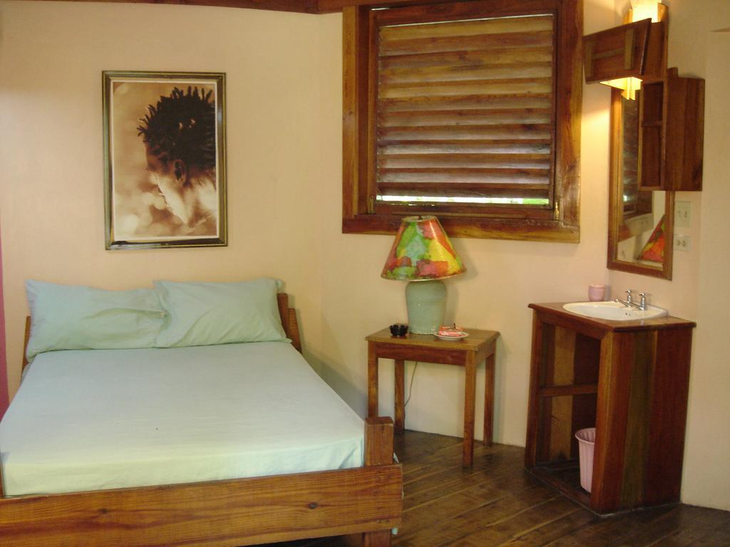 Whistling Bird Hotel Negril Exterior photo